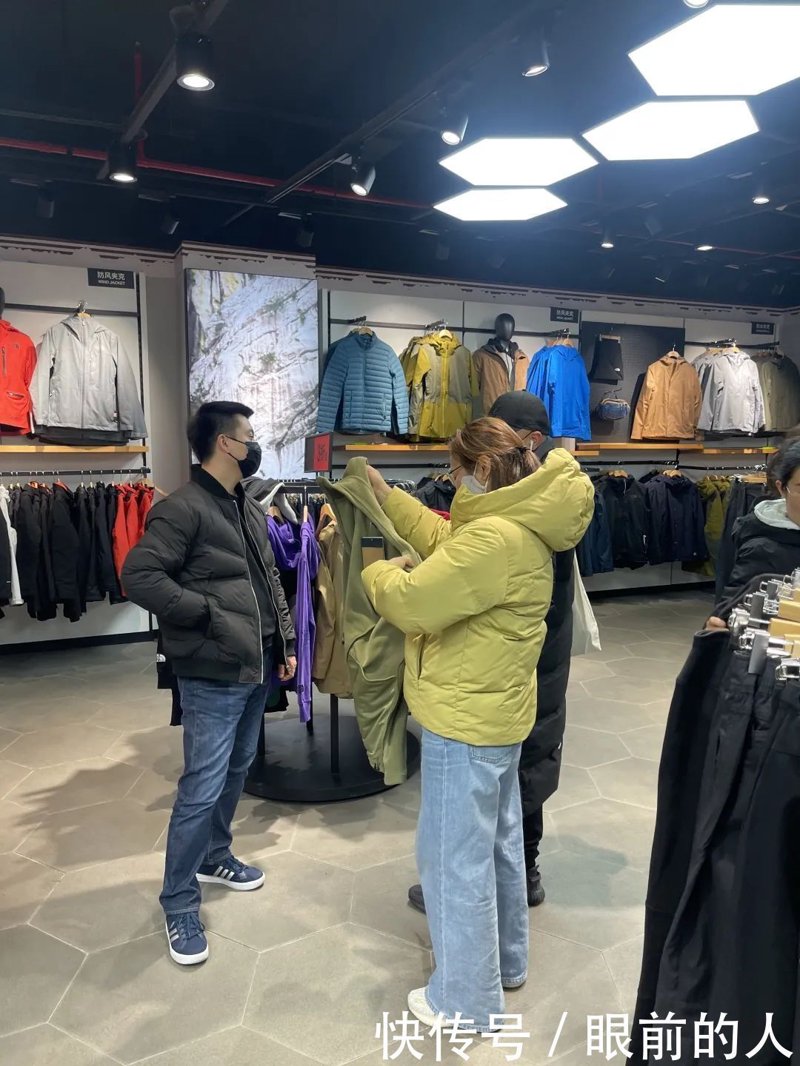 店内试穿