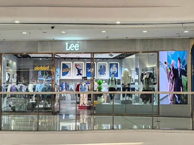 勉县服装店：市场动态与经营策略